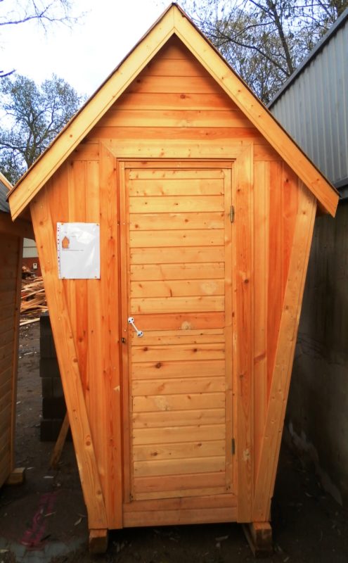 Цена готового туалета. Туалет дачный 1х1.2. Готовые туалеты для дачи. Деревянный туалет. Готовые деревянные туалеты.